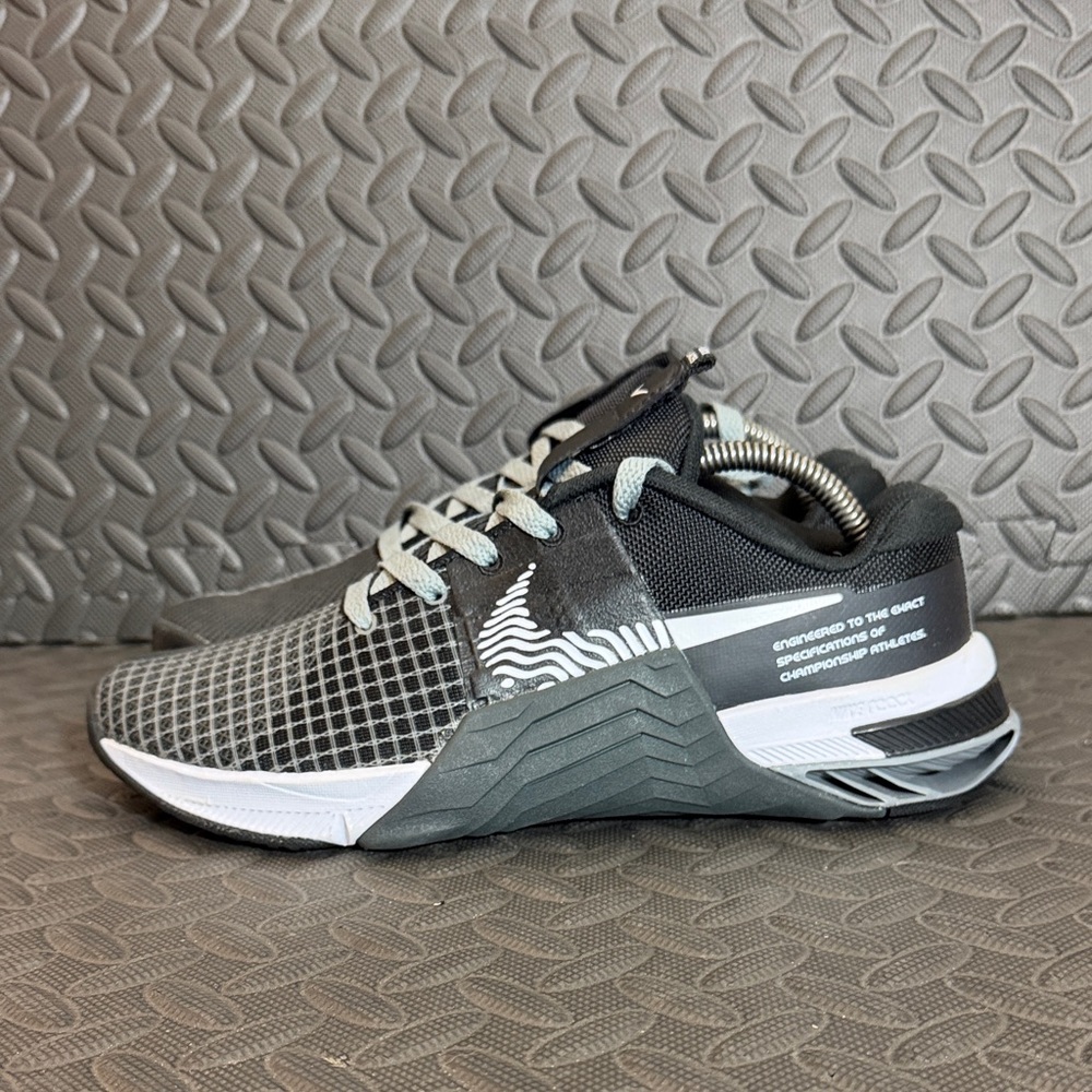 Nike Metcon 8 Training Shoes Women’s Size 8.5 Black EUC!
